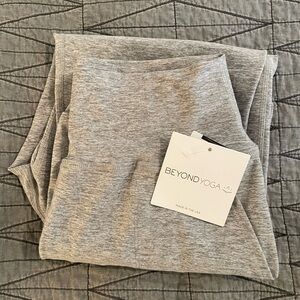 BEYOND YOGA SpaceDye Midi Jogger Pants Gray Sz S Athleisure  new with tags